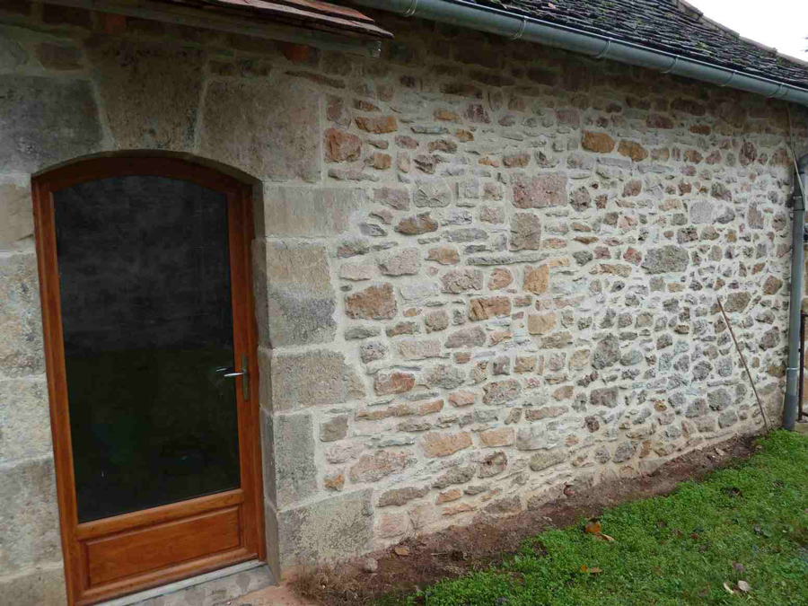 Joint à la chaux, façade en pierre Neuillé-le-Lierre