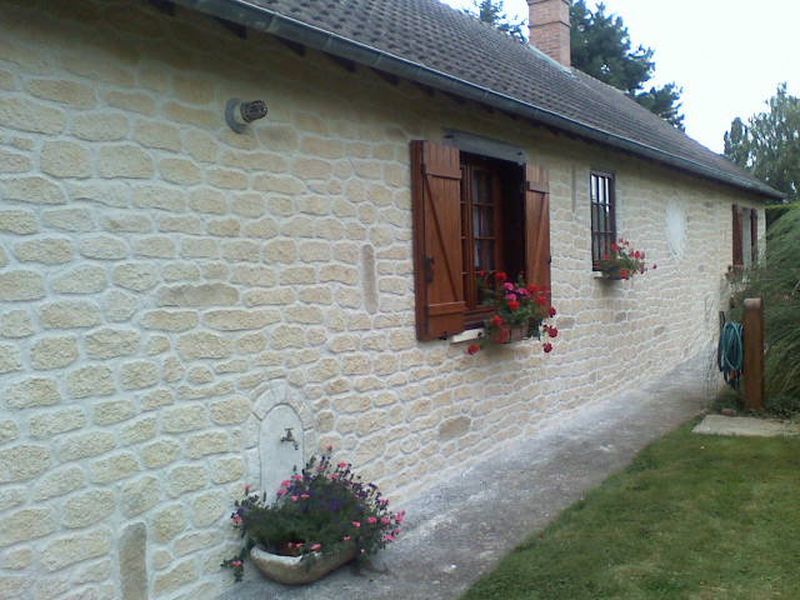 Joint à la chaux, façade en pierre à La Celle-Guenand